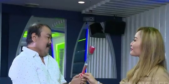 Kocak! Ini Momen Saat Adam Suseno 'KW' Beri Sekuntum Bunga Mawar Buat Inul