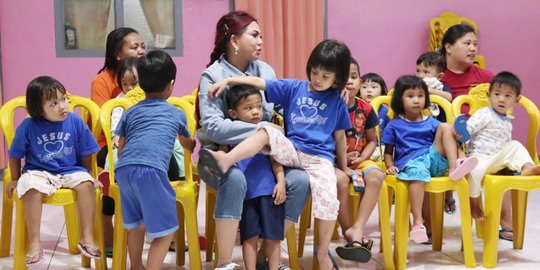 Sambangi Panti Asuhan, Bupati Minahasa Utara Bagikan Kebutuhan Bayi