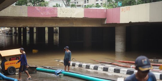 17 Pompa Air Dikerahkan Atasi Banjir Underpass Kemayoran