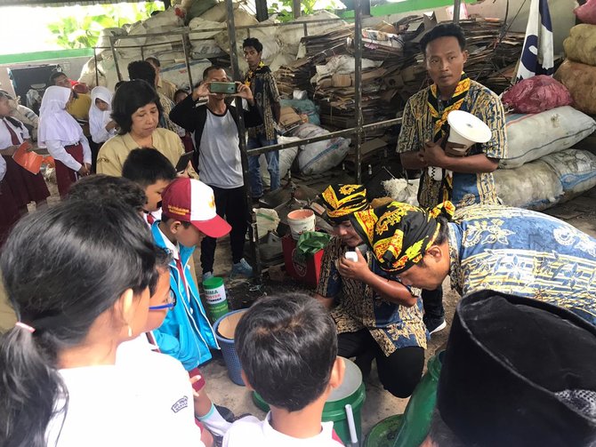 Puluhan Pelajar di Banyuwangi Belajar  Cara  Kelola Sampah 