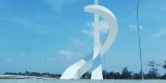 Bukan Lambang Palu Arit, Ini Arti Tugu di Gerbang Tol Madiun