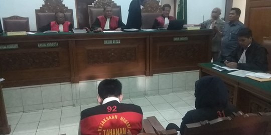 Aulia Menangis Ingat Suami yang Dibunuhnya, Hakim Bilang 'Hapus Air Matamu'