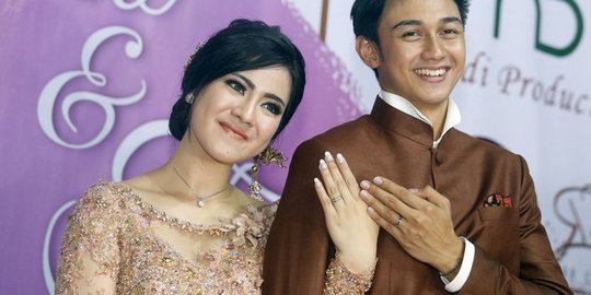 Intip 10 Potret Mesra Prosesi Lamaran Hito dan Felicya