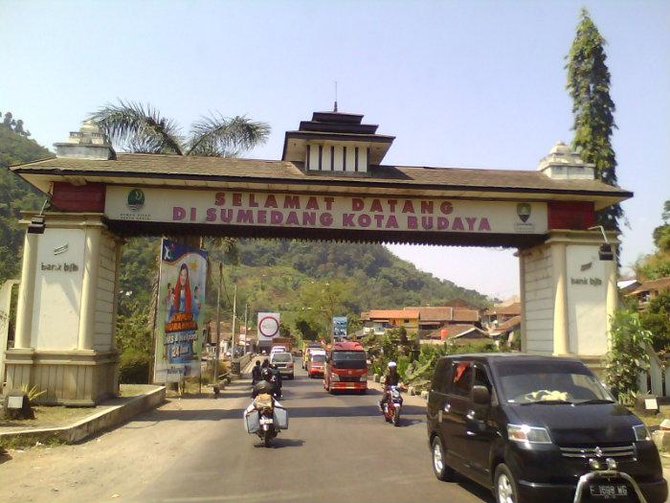 gapura kabupaten sumedang