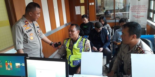 Tak Terima Ditilang, Pemuda Asal Bekasi Rampas Ponsel Milik Polisi di Jakbar