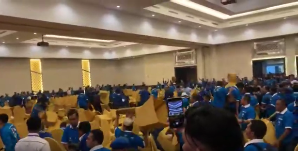 kisruh di sidang pleno kongres v pan