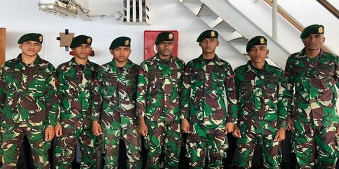 Aksi Heroik 7 Prajurit Kostrad, Selamatkan Pria Jatuh ke Laut saat Ombak Besar