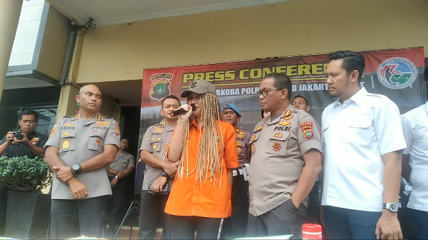 lucinta luna pakai baju tahanan