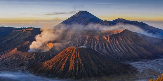 Mengenal Orang Tengger, Manusia yang Selalu Hidup di Atas Awan