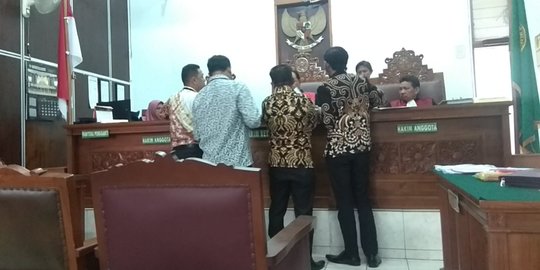 Ketinggalan Pesawat, Sidang Eks Caleg Gerindra Gugat Mulan Jameela Ditunda