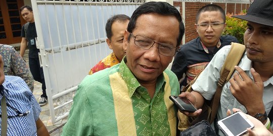 Mahfud MD Bantah Katakan Dokumen Diberikan Veronica Koman ke Jokowi Sampah