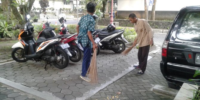 3 Siswa SMP Dihukum Menyapu UGM karena Coret-coret Tembok Wisdom Park