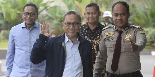 Ekspresi Zulkifli Hasan Penuhi Panggilan KPK Terkait Alih Fungsi Hutan Riau