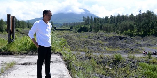 Jokowi Cek Pengendali Lahar Dingin Gunung Merapi Setelah Erupsi