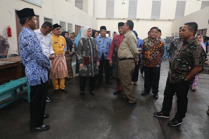 menaker ida fauziyah saat kongres iv ikatan keluarga alumni universitas islam riau