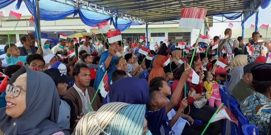 Antusias Warga Natuna Lepas 238 WNI yang Selesai Dikarantina Akibat Corona
