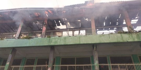 SMK Sentosa Jakbar Terbakar, 20 Kelas Ludes Dilalap Api