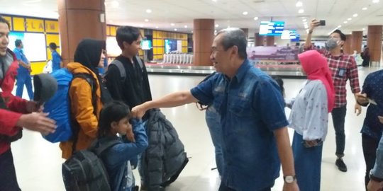 Disambut Gubernur Syamsuar, 6 Warga Riau dari Natuna Tiba di Pekanbaru