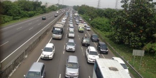 Hati-hati Tanah Longsor di Sisi Kanan dan Kiri Tol Cipularang Km 118