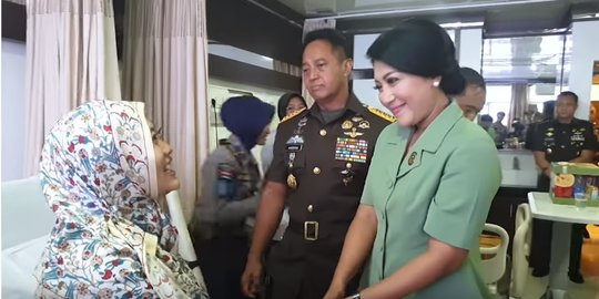 kunjungi prajurit yang sakit rev6