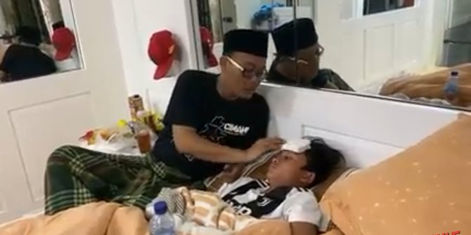 Ayah Hebat! Potret Sule Rawat Anak Ketiganya yang sedang Sakit