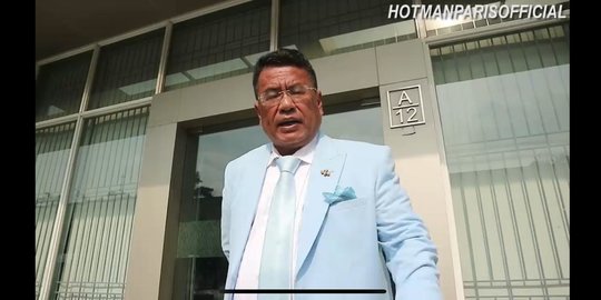 Intip Potret Halaman Belakang Rumah Hotman Paris, Ada Kolam Tua yang Luas Banget