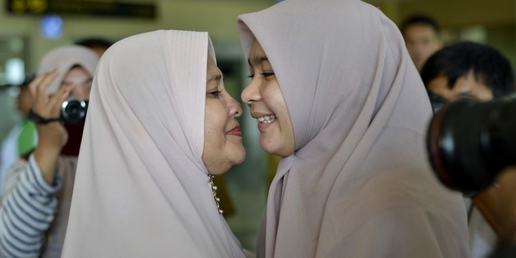 Foto Mahasiswa Aceh Disambut Bahagia Keluarga Usai Dikarantina