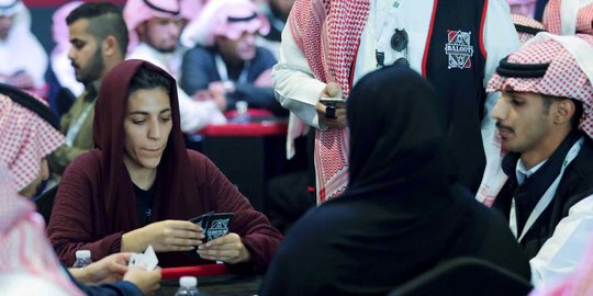 Pertama Kalinya, Arab Saudi Izinkan Wanita Tampil di Turnamen Kartu Baloot