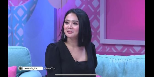 Diberi Kejutan Kedatangan 'Ariel Noah', Wika Salim Tersipu Malu