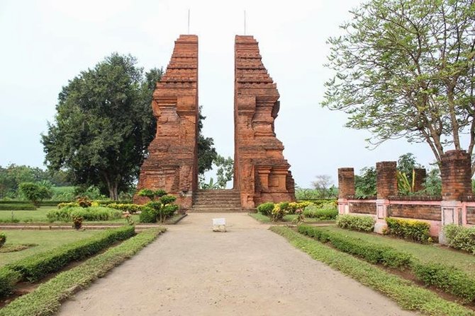 candi wringin lawang