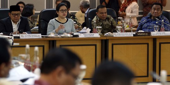 DPR Gelar Rapat Gabungan dengan 4 Menteri dan Dirut BPJS.