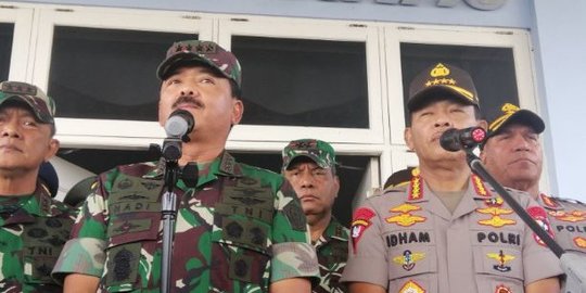 Panglima TNI Minta Warga Kembalikan 11 Senjata Diambil dari Heli MI-17 Jatuh