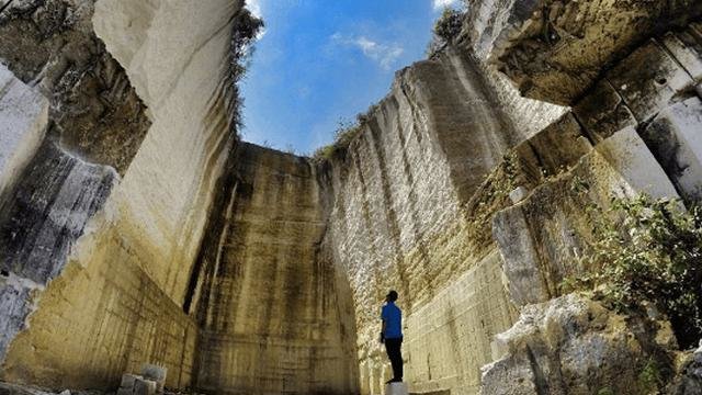 dinding dinding di gunung kapur sekapuk