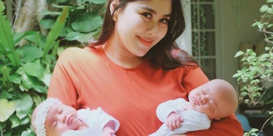 Punya Bayi Kembar, Syahnaz Cerita Rutinitasnya Tiap Malam
