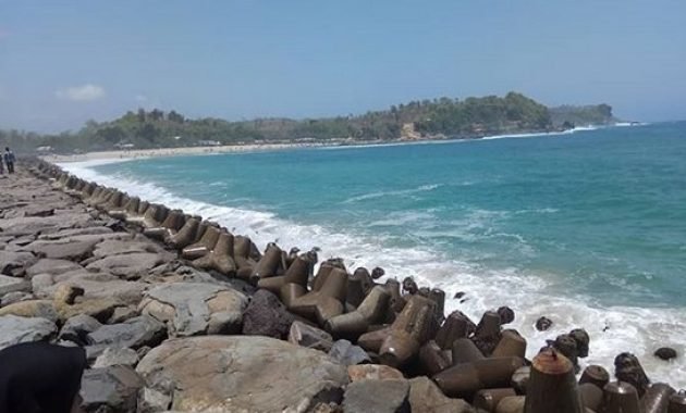 pantai tambakrejo blitar