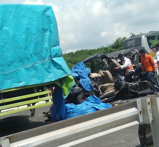 kecelakaan di tol terbanggi besar kayuagung