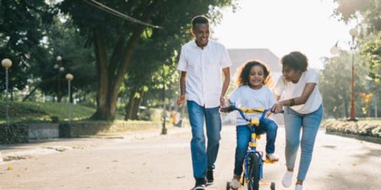 5 Cara Membuat Anak Belajar Mandiri Sedari Kecil