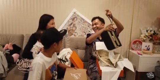 Ini Penampakan Tas Seharga Mobil, Hadiah dari Sarwendah untuk Ruben Onsu