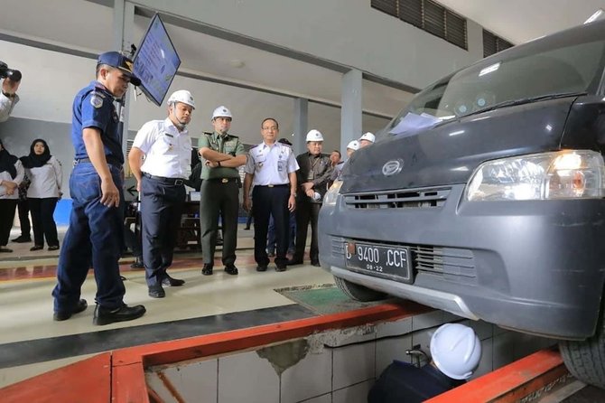 wali kota tangerang arief r wismansyah melaunching smart card dan sistem pembayaran non tunai pkb amp brt