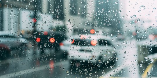Diguyur Hujan Deras Sejak Semalam, 8 Ruas Jalan di Jakarta Tergenang