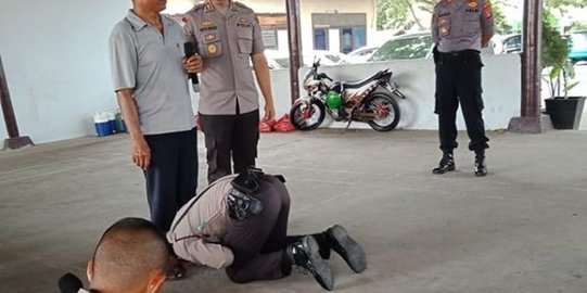 Viral Polisi Cium Kaki Tukang Sate, Kisahnya Bikin Haru