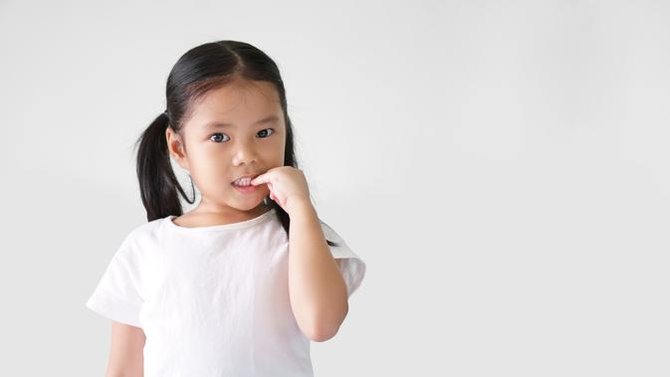 ini 4 cara membuat anak berhenti menggigit kuku