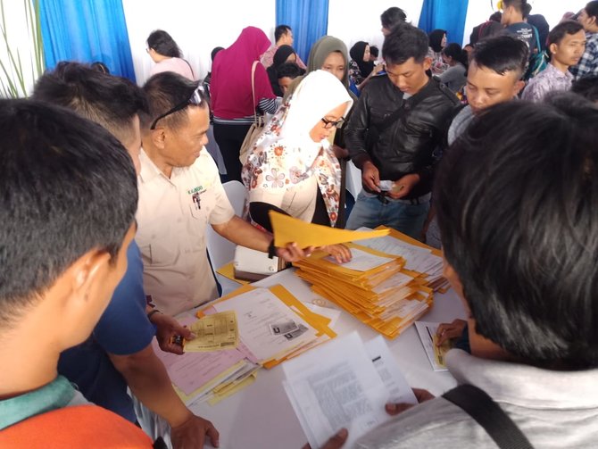 btn gelar akad massal