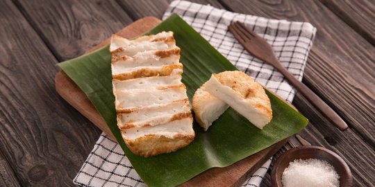 Resep Bandros Rangi Atau Kue Pancong Yang Gurih Beraroma Kelapa Merdeka Com