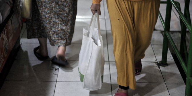 Mulai Maret, Larangan Penggunaan Kantong Plastik Saat Belanja Berlaku di Bekasi
