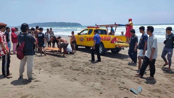 polisi tenggelam di pangandaran