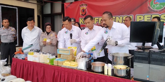 Polisi Bongkar Produksi Kosmetik Ilegal di Bandung Beromzet Rp35 Juta per Bulan