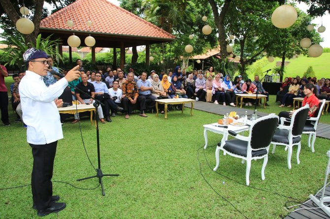 rektor institut teknologi dan bisnis asia malang ke banyuwangi