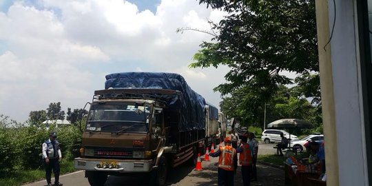 mulai mei 2020, truk kelebihan muatan dilarang masuk pelabuhan penyeberangan