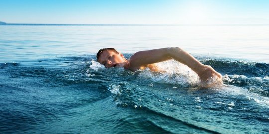 Benarkah Wanita Bisa Hamil hanya Berenang dengan Laki-Laki? Ini Penjelasan IDI